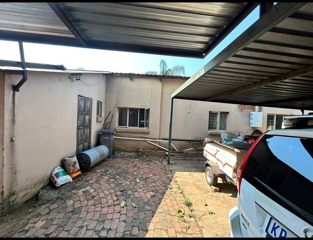 5 BEDROOM FREESTANDING FOR SALE IN PRETORIA WEST